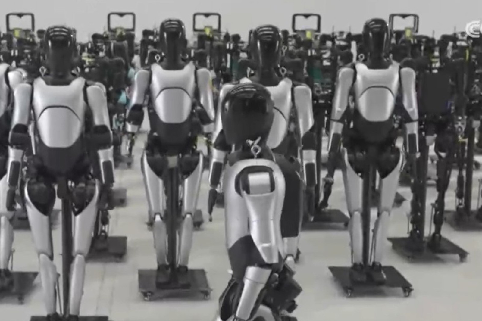 央视报道！揭秘jiuyou.com九游机器人量产超级工厂